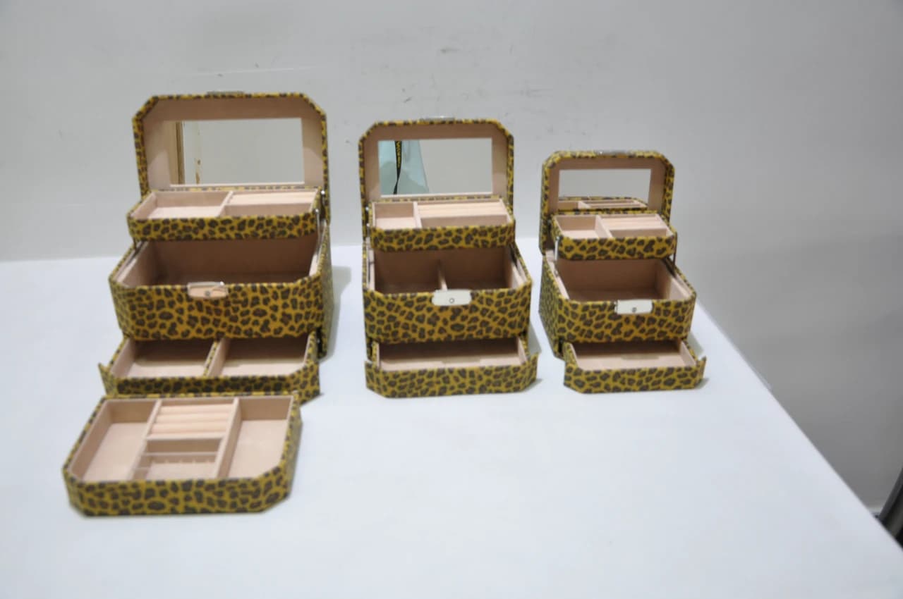 Gold and brown leopard pattern Jewelry Box — product photograph