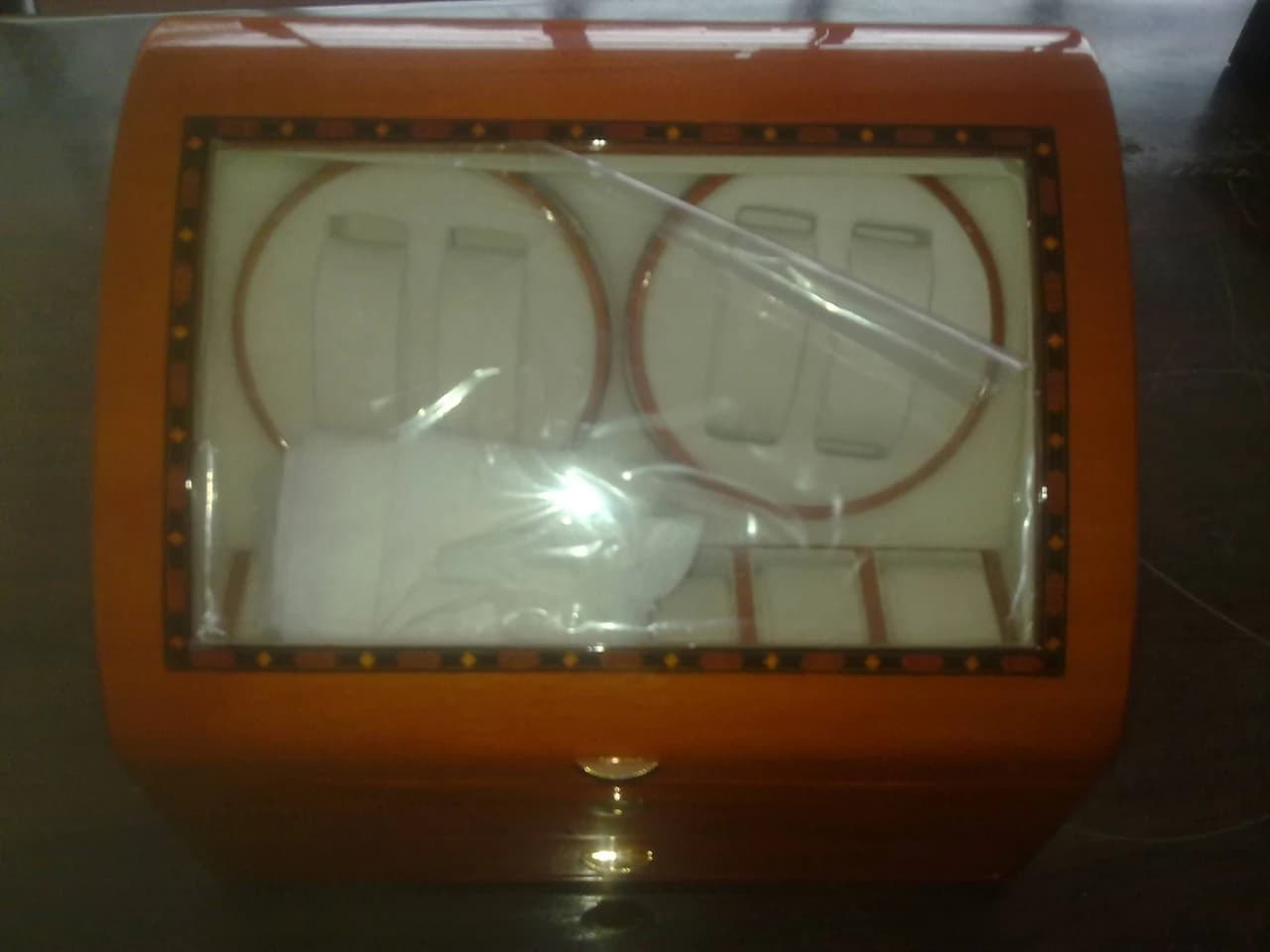 Amber woodgrain Watch Winder RY8223 — product photograph