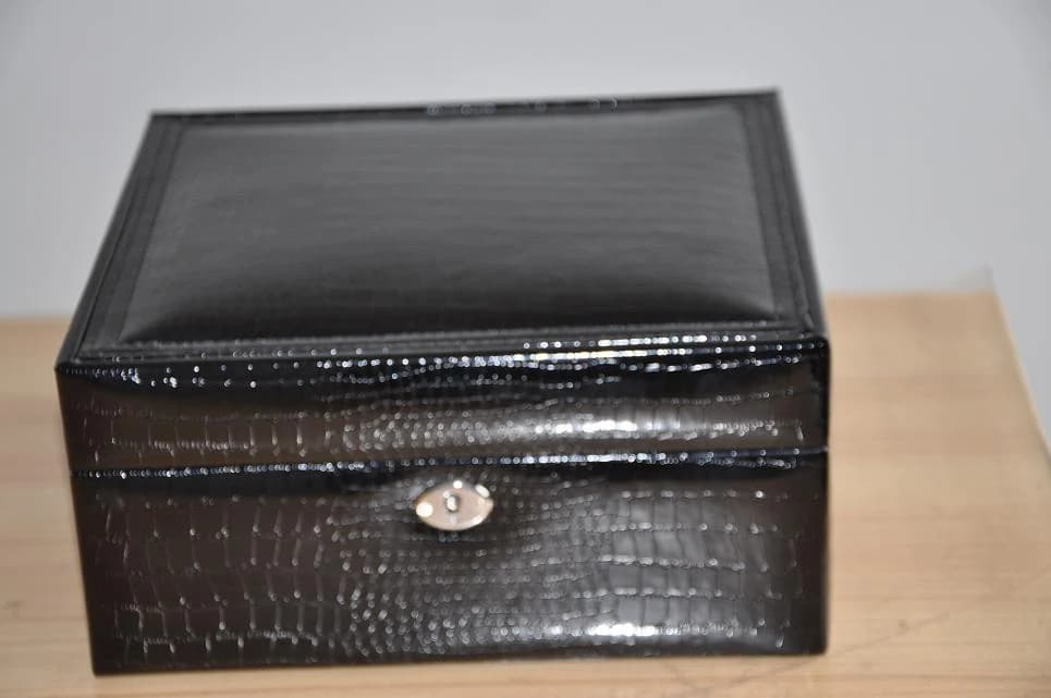Black Jewelry Box RY8611 — product photograph