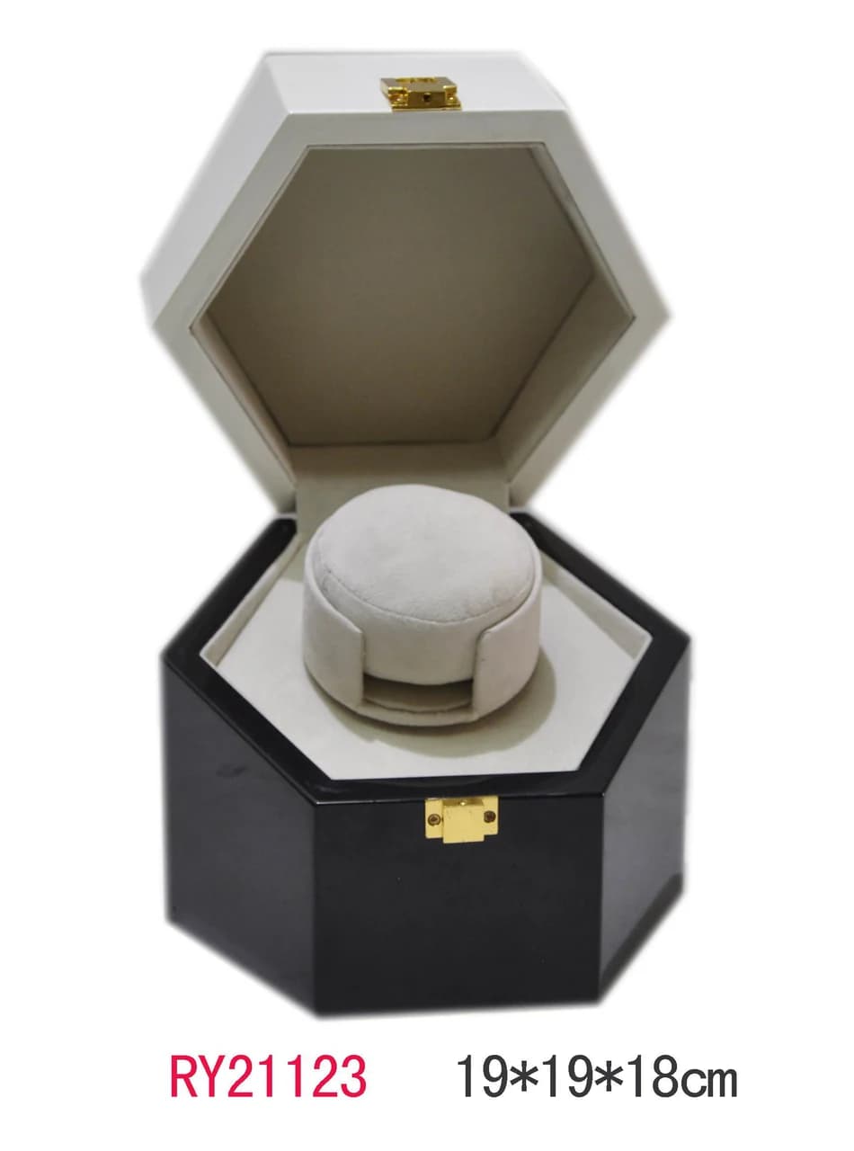 Black and white Watch Winder RY21123 — product photograph