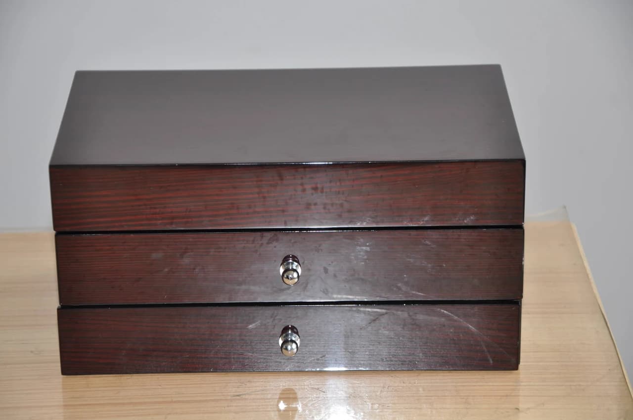 Brown woodgrain Jewelry Box — product photograph