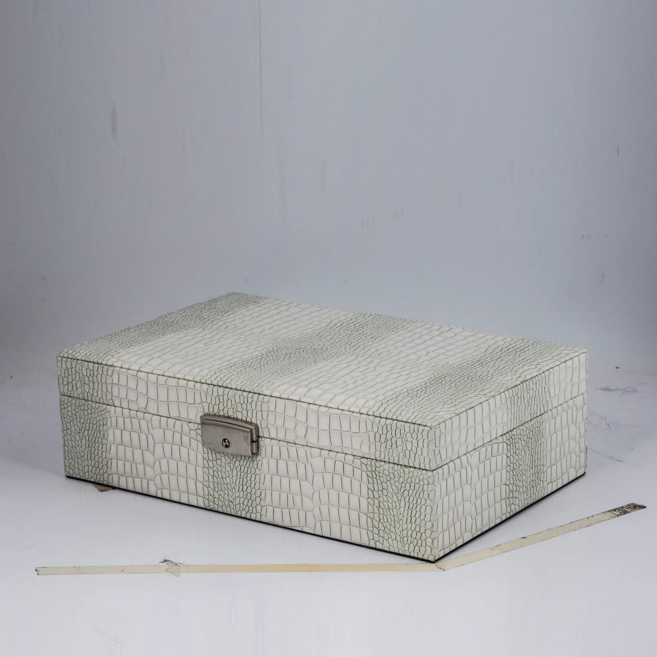Ivory white crocodile texture Jewelry Box — product photograph