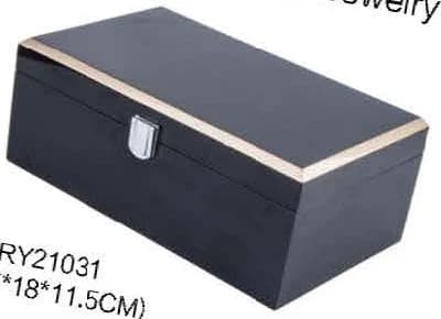 Black with gold-tone trim Jewelry Box RY21031 — product photograph