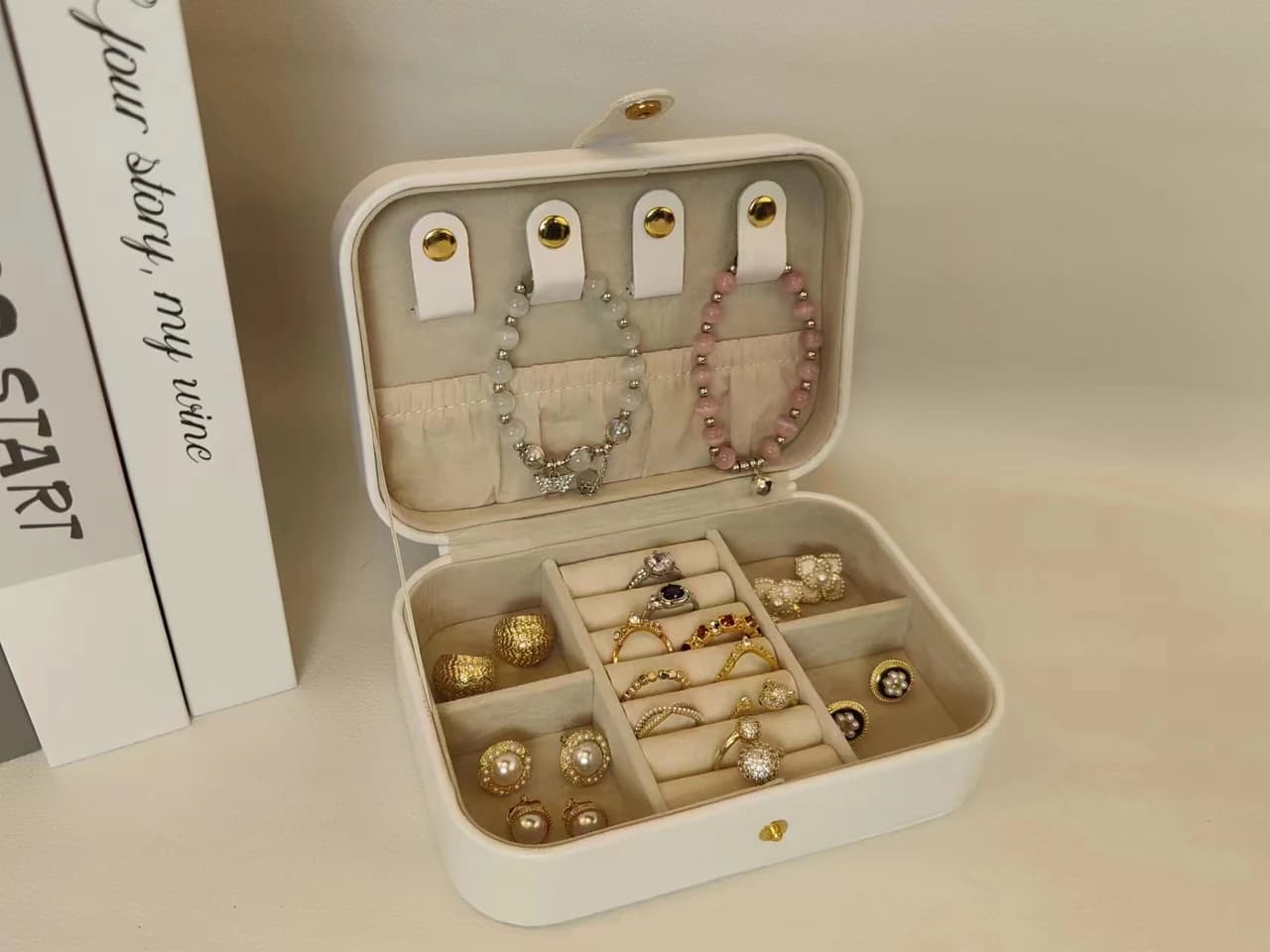 White Travel Jewelry Case RY211213 — product photograph